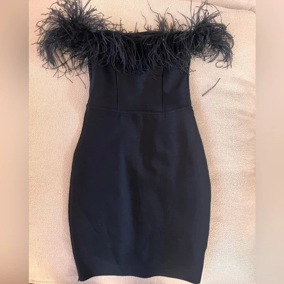 casual mini bodycon dress Aces Cami Strap Ruffle Hem Black Light Blue One-Shoulder Cut-Out Color:Silver circle jumpsu QTY:304 Bodycon fit that flatters